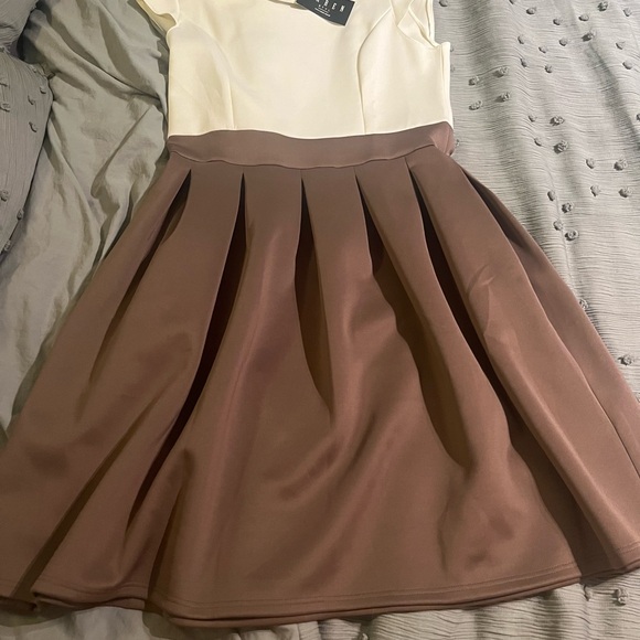 NWT DRESS - Picture 2 of 5